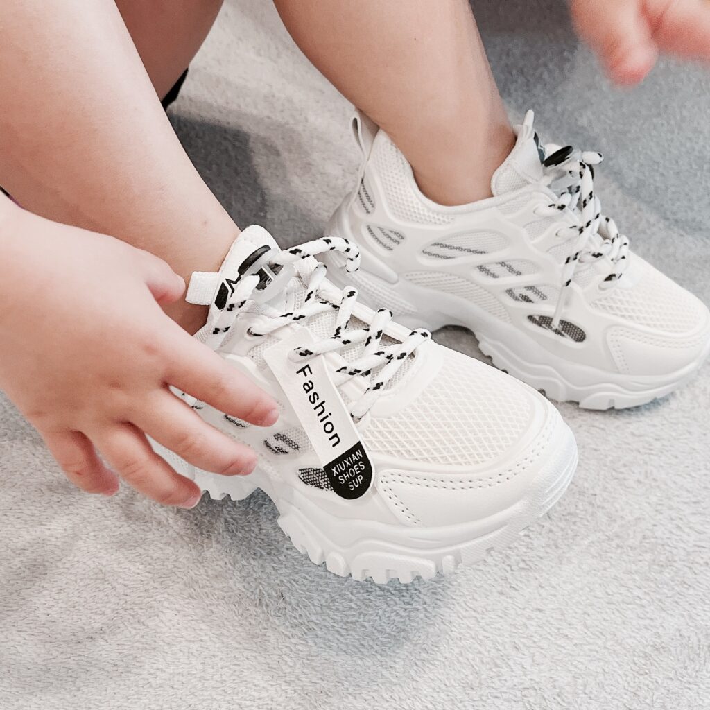 SHEIN子供靴　スニーカー